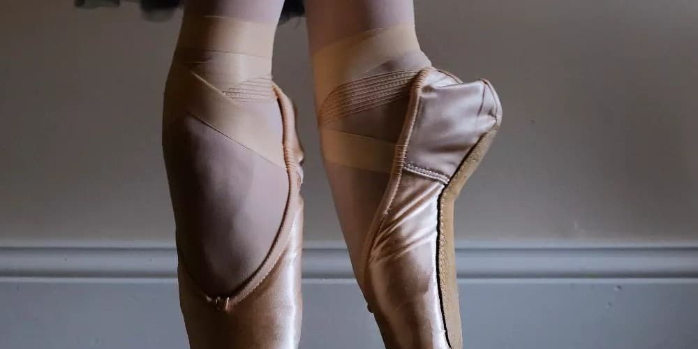 How-to-sew-ribbons-on-pointe-shoes