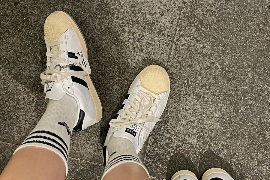 Adidas Superstar at Girls Legs