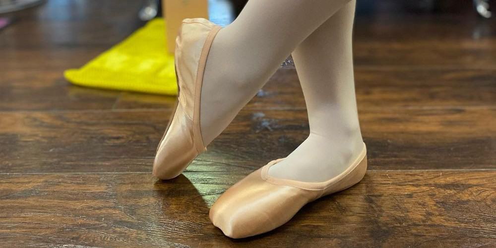 The-difference-between-pointe-shoes-and-demi-pointe-shoes