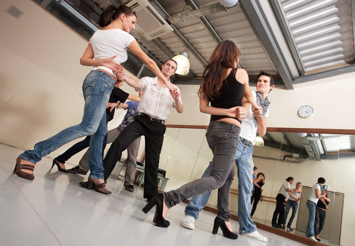 People at a salsa dance class