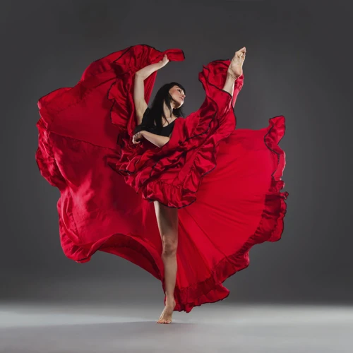 Examples Of Iconic Jazz Dance Costumes And Fashion