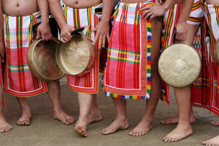 Examples Of The Impact Of Colonization On Traditional Folk Dance